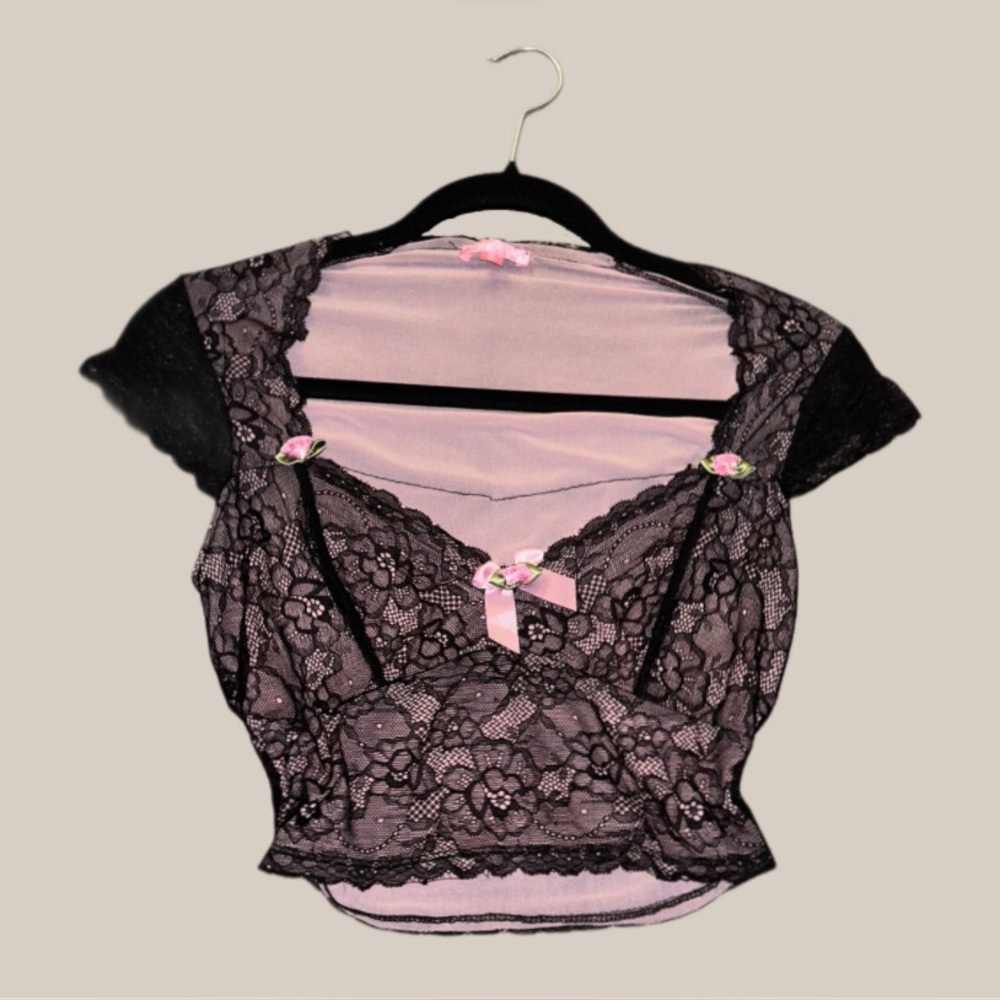 black and pink Y2k coquette lace crop top